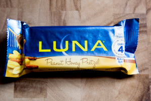 luna-bar-review-peanut-honey-pretzel-01